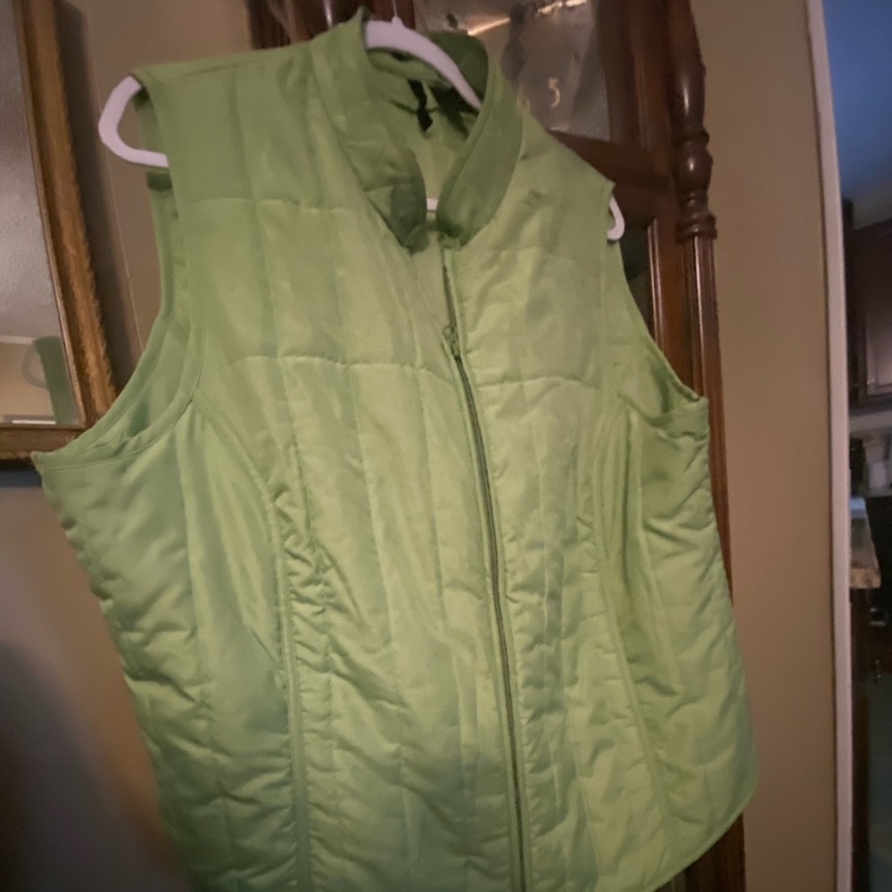 🌺 New Directions Green Quilted Vest